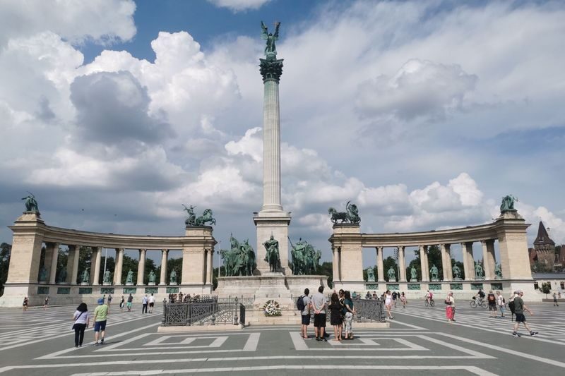 Guided Bus Tour & Danube Sightseeing Cruise in Budapest - Andrassy Avenue, Heroes’ Square and central Pest