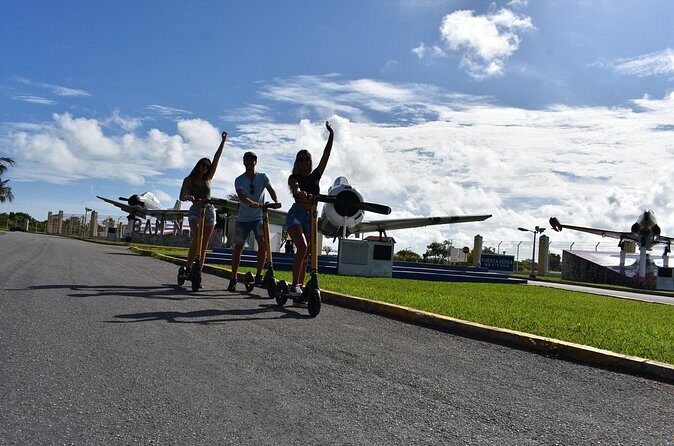 Guided Day Tour in Cozumel on a Clear Boat and Electric Scooter - FAQ