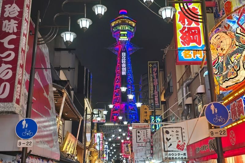 Guided Food Tour with 15 Dishes in Shinsekai, Osaka - Takoyaki and karaage: familiar favorites, local setting