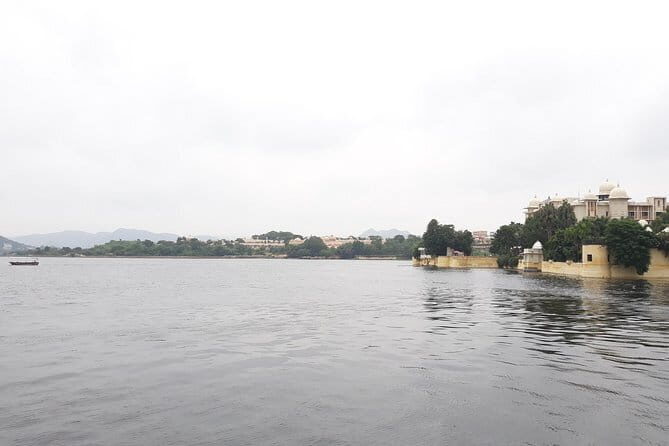 Guided Ghat Walk Experience with Boat Ride in Udaipur with a local - The Sum Up: Is It Worth It?