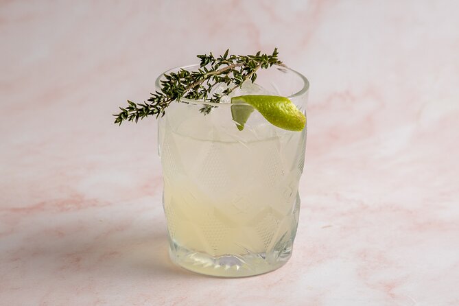 Guided Greek Cocktails Pairing With Traditional Music in Pagrati - Experience the Vibrant Ambiance of Pagrati