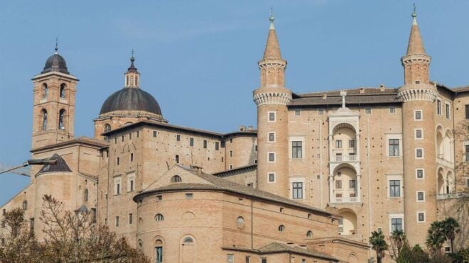 Guided Group Tour of Ducal Palace and National Gallery - Accessibility for All Participants