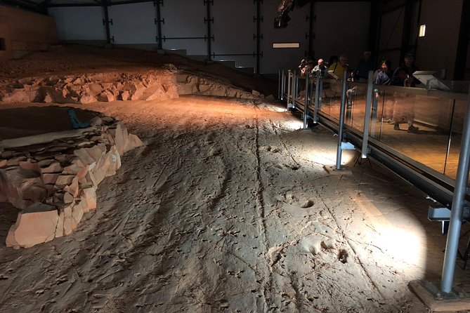 Guided Group Tour to Lark Quarrys Dinosaur Trackways  - Queensland - Directions