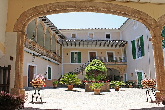 Guided Route in Palma With Entrance to the Cathedral - Tour Duration and Language Options