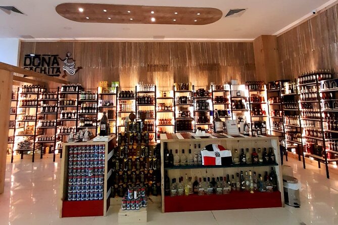 Guided Shopping Tour: Cigar Museum, Choco Factory, Rum Tasting, Souvenirs... - Visitor Experiences