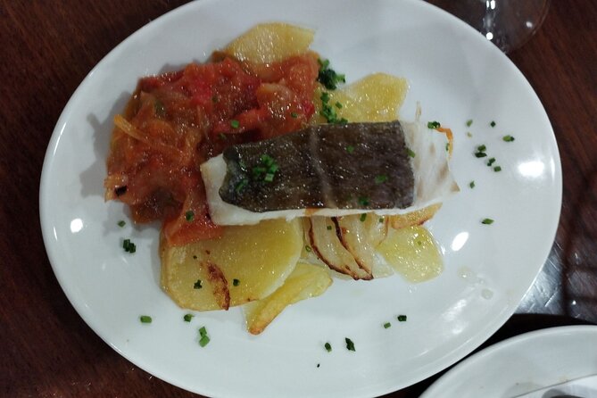 Guided Tapas Tour Hondarribia From Hendaye With Food and Drinks - The Sum Up