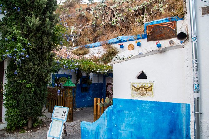 Guided Tour Albaicín and Sacromonte - Local Atmosphere and Evolution