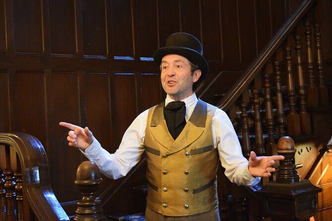 Guided Tour and Quebec Gins at the Quebec Garrison Club - Who Should Consider This Tour?