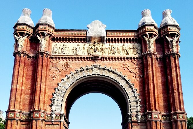Guided Tour Ciutadella Park Nature, Triumphal Arch and Gaudí in Barcelona. - Directions