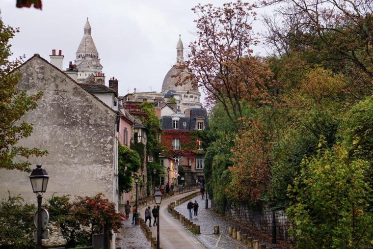 Guided Tour in Italian: Along the Seine and the Latin Quarter - Discovering the Latin Quarter