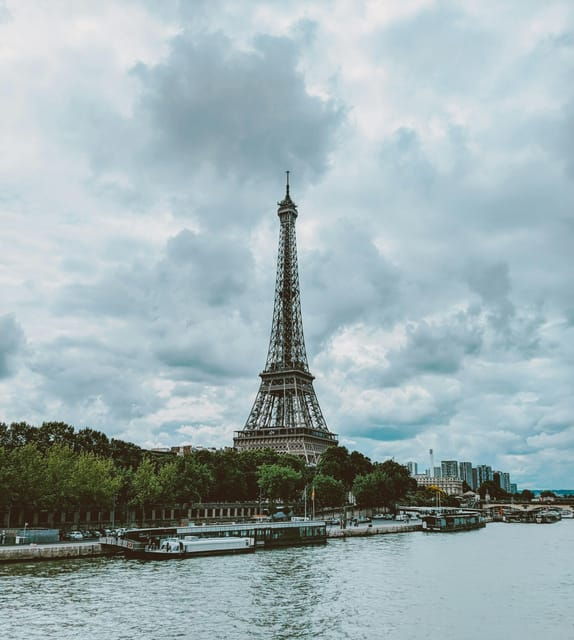 Guided Tour in Paris in a Vintage Car Arabic English Speaker - Language Options for Tour Participants