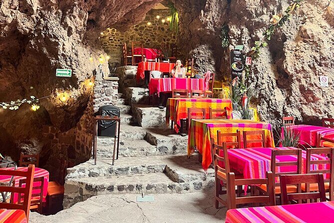 Guided Tour in Pyramids + Transportation + Breakfast in Cueva - FAQ