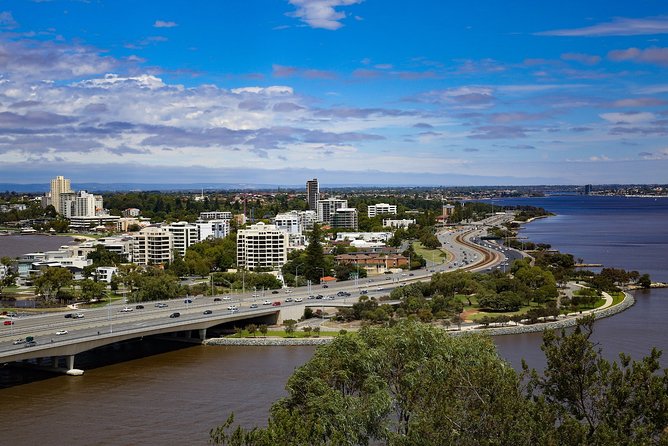 Guided Tour "Love Stories of Perth" - Historical Landmarks