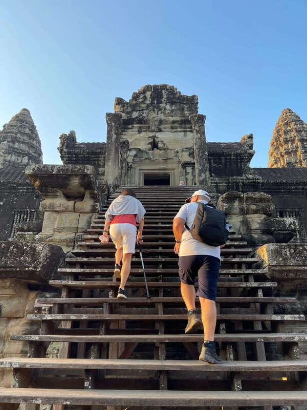 Guided Tour of Angkor Wat, Bayon, Ta Prohm, and Banteay Srei - Who Should Consider This Tour?