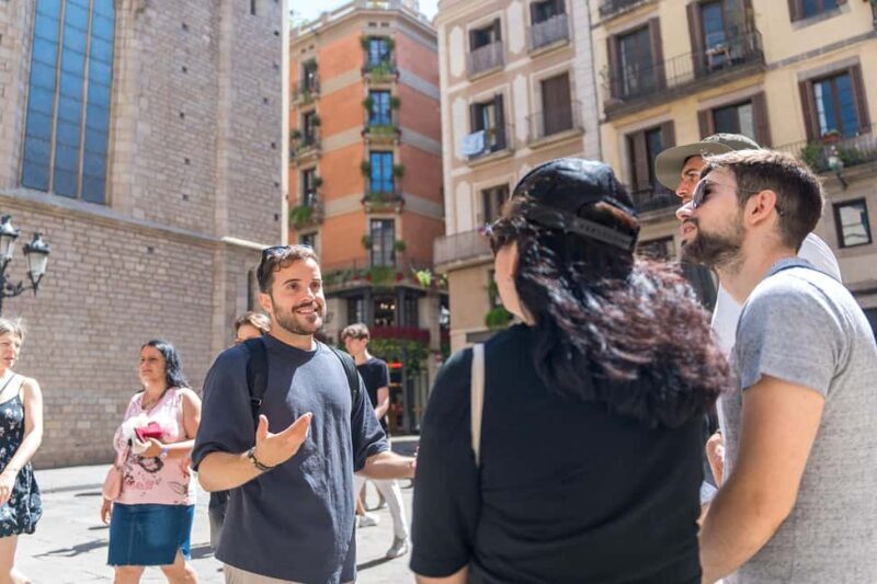 Guided tour of Barcelona in French (Old Town & Instagram spots) - Introduction
