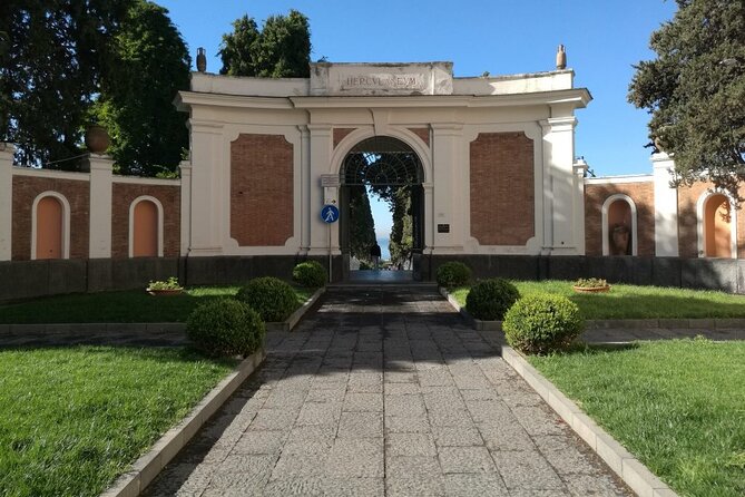 Guided Tour of Herculaneum With Lunch and Entrance Included - Meeting Point and Start Time