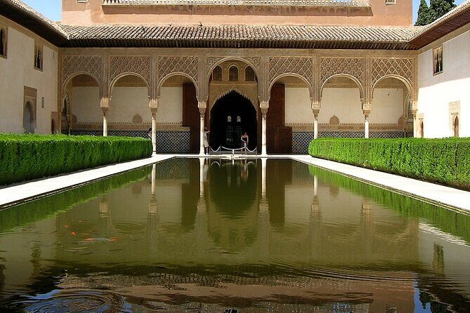 Guided tour of La Alhambra with tickets included - Good To Know  