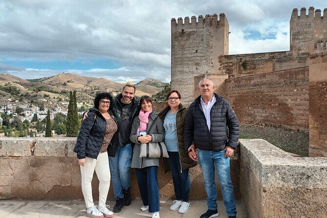 Guided tour of La Alhambra with tickets included - An in-depth look at the Alhambra guided tour experience