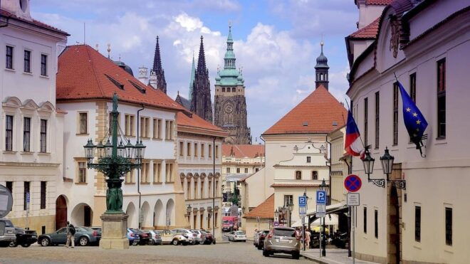 Guided Tour of Malá Strana and Hradčany - Booking Your Experience