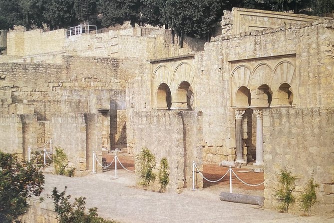 Guided Tour of Medina Azahara in Spanish With Bus. Official Guides - Questions and Help