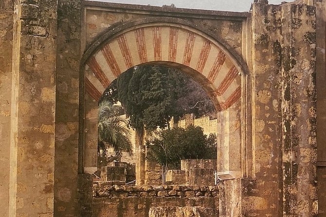 Guided Tour of Medina Azahara in Spanish With Bus. Official Guides - Common Questions