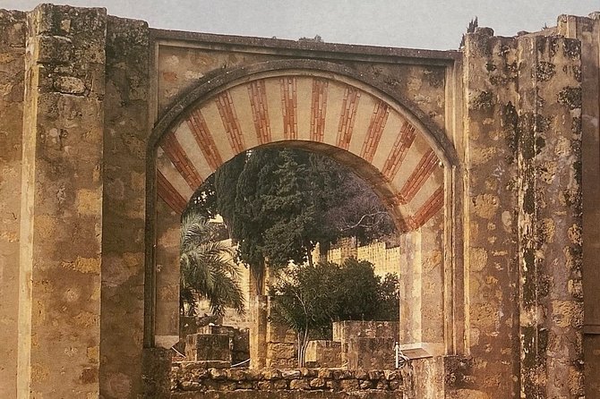Guided Tour of Medina Azahara in Spanish Without Bus. Official Guides - Pricing Options for the Tour