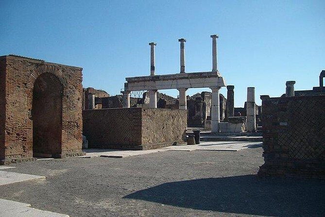 Guided Tour of Pompeii and Herculaneum with Lunch and Ticket - Exploring the Ancient Cities of Pompeii and Herculaneum