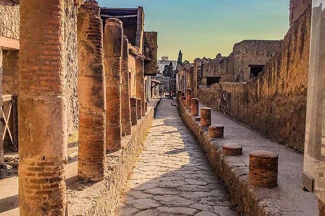 Guided Tour of Pompeii and Pizza Lunch in Naples From Positano - Tour Itinerary