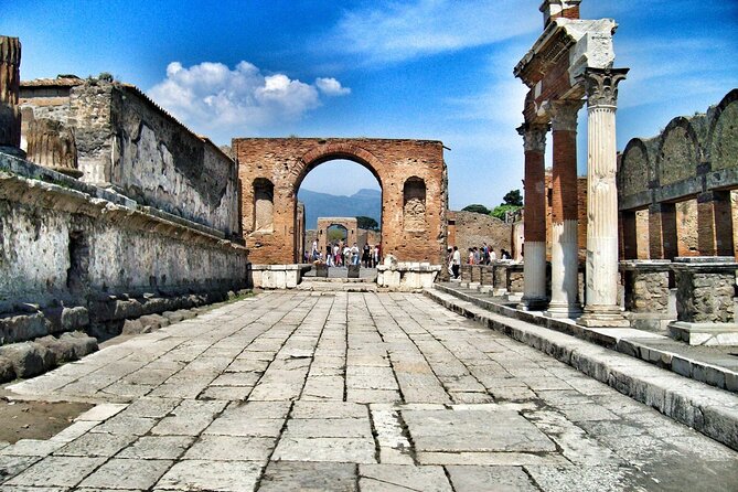 Guided Tour of Pompeii & Vesuvius With Lunch and Entrance Tickets Included - Traveler Reviews