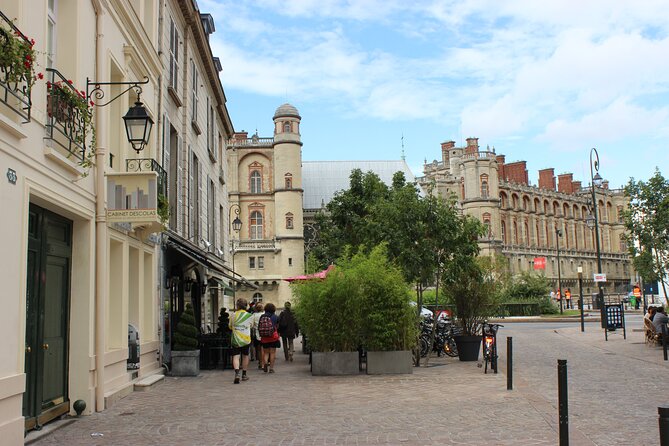Guided Tour of Saint-Germain-En-Laye - Price Guarantee