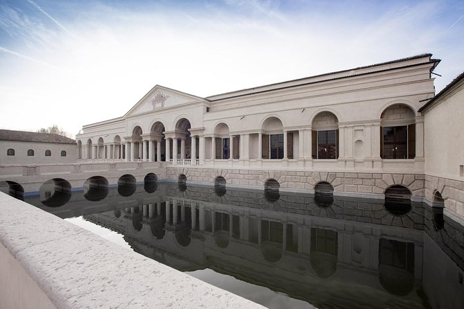 Guided Tour of Te Palace of Mantua - Inclusions