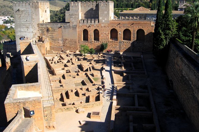 Guided Tour of the Alhambra: Generalife and Its Gardens - History and Architecture