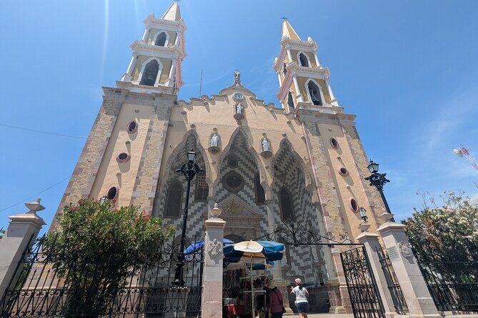 Guided tour of the cathedral and its surroundings - A Close Look at the Tour Experience