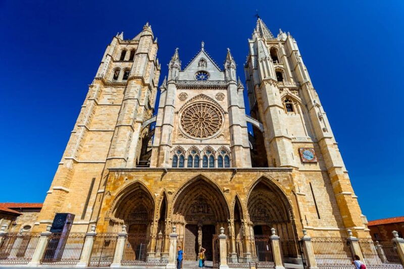 Guided Tour of the León Cathedral - Tour Highlights