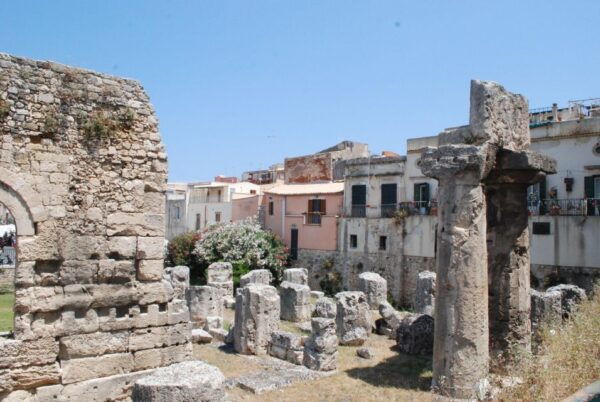 Guided Tour of the Neapolis Archaeological Park and Ortigia - Languages