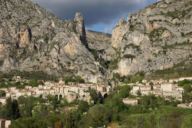 Guided tour of the old town of Moustiers Sainte Marie - Discovering Moustiers-Sainte-Marie Through a Guided Tour