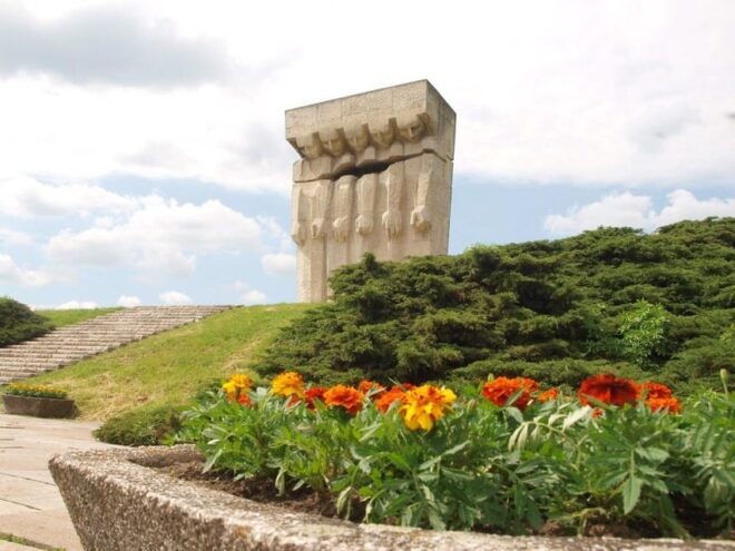 Guided Tour of The Plaszow Concentration Camp in Cracow - Tour Experience and Accessibility