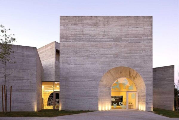 Guided Tour of the Romanesque Interpretation Center - Contact and Location
