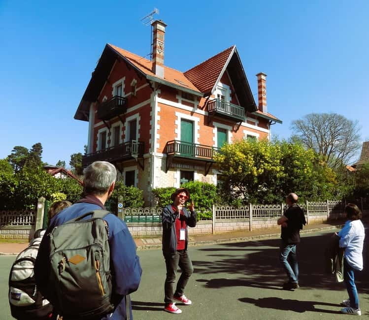 Guided tour of the Winter City Quarter - What’s Included and What’s Not?