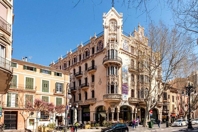 Guided Tour: Palma Old Town and Cathedral Visit - Meeting and Pickup