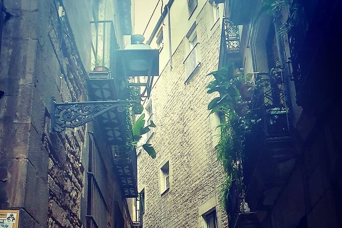 Guided Tour to Pier Through the Jewish Quarter of Barcelona - Synagogues and Jewish Cultural Sites