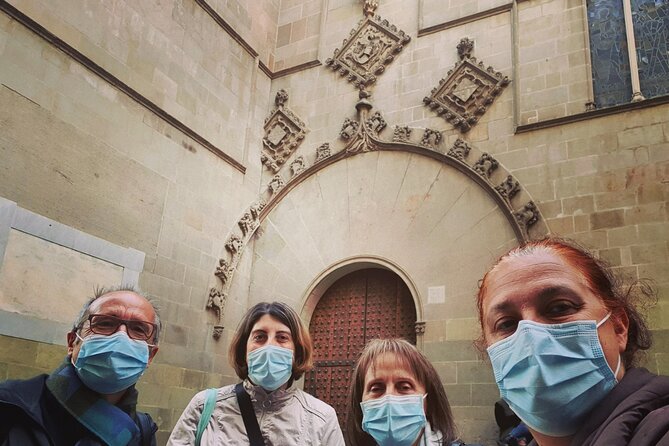Guided Tour to Pier Through the Jewish Quarter of Barcelona - Traditional Jewish Cuisine in Barcelona
