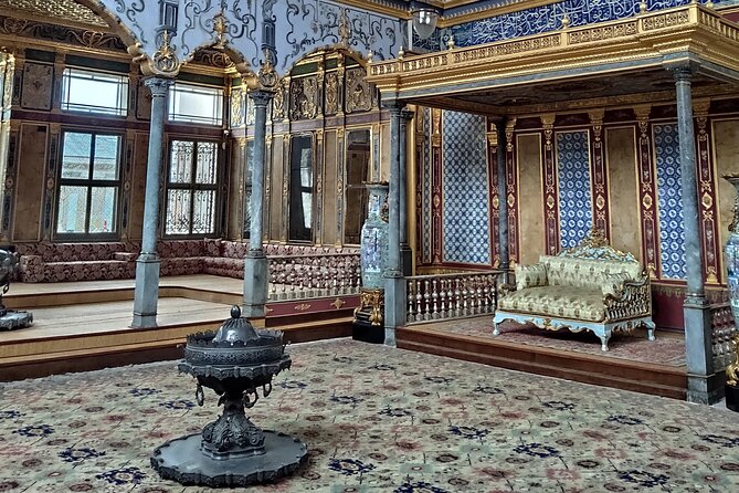 Guided Tour to Topkapi Palace With Skip-The-Line Entry Ticket - Minimum Travelers Requirement