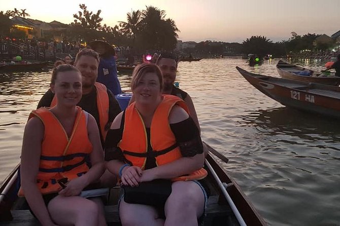 Guided Tour to Visit Hoi An Ancient City, Sampan Boat Ride,Night Market,Lanterns - Sampan Boat Ride on the Hoai River