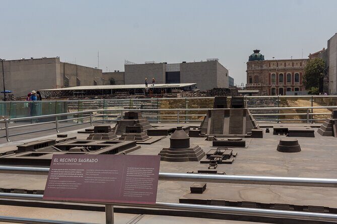 Guided Tour Zócalo to Palaces, Churches and Pyramids - FAQ