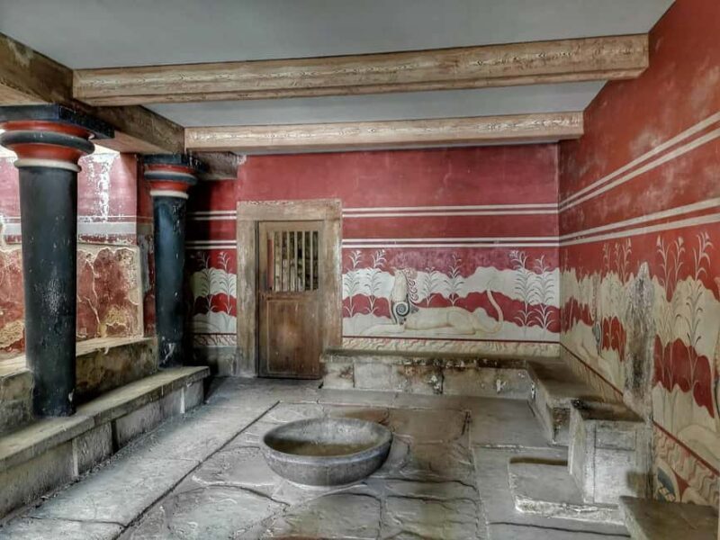 Guided visit of Knossos Palace in Spanish - Diving Into the Experience