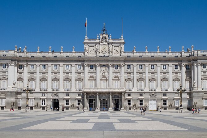 Guided Visit Royal Palace Madrid Without Queues and 8 People per Group - Small Group Size