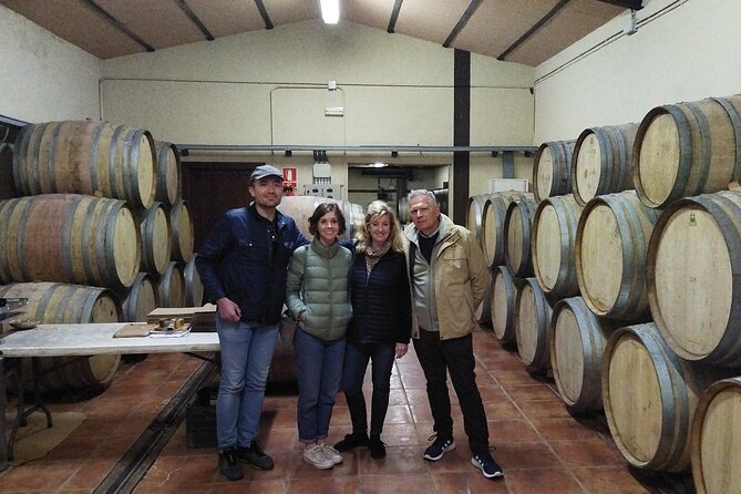 Guided Visit to a Pretty Vineyard&Cellar 5 Wines Tasting & Tapas - Knowledgeable and Friendly Guides