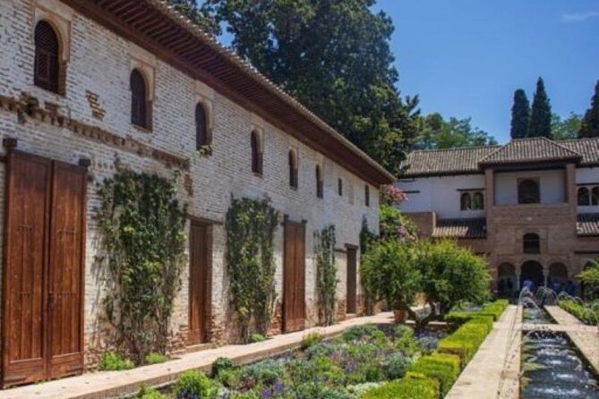 Guided Visit to the Alhambra and Nazarí Palaces. - Additional Information and Accessibility