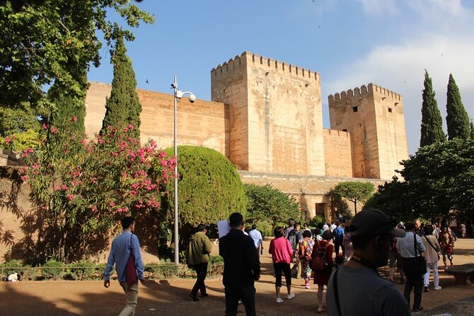 Guided Visit to the Alhambra, Nasrid Palaces and Generalife - Common Questions